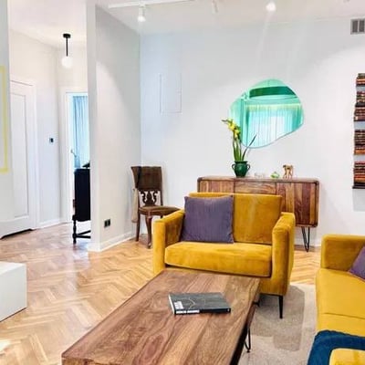 Alquiler de un elegante apartamento amueblado de 3 habitaciones, 74 m², Śródmieście, Varsovia, Polonia